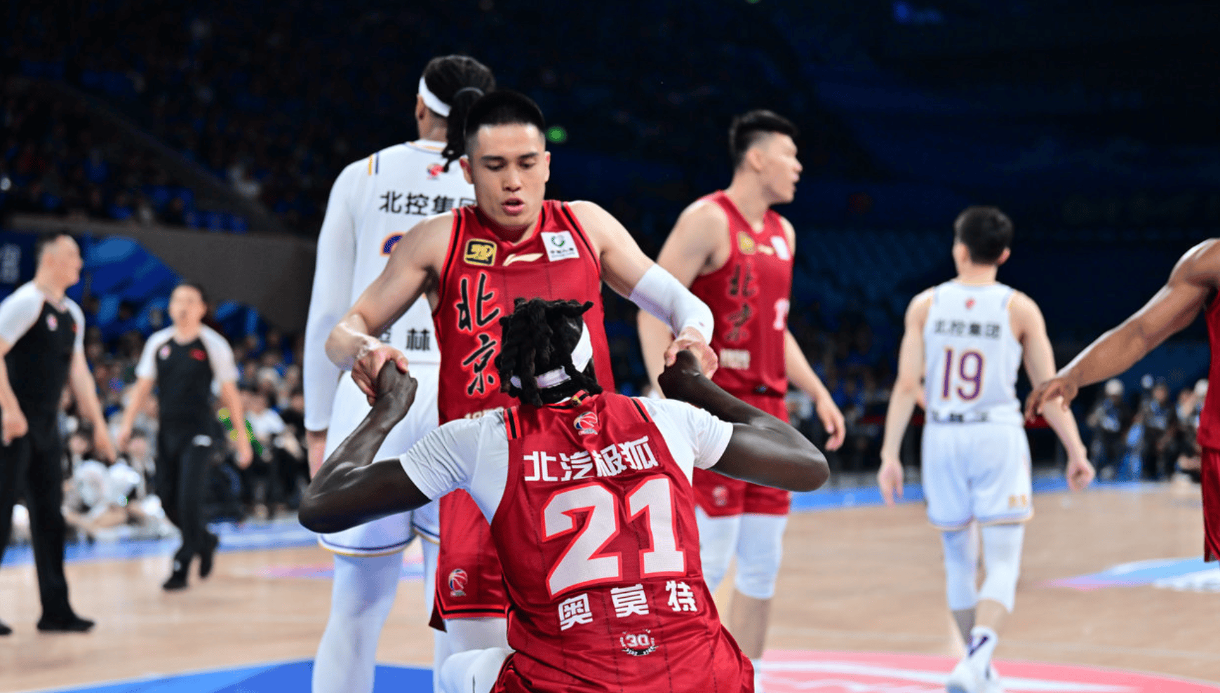 转会期北京首钢调整名单以备CBA季后赛；状态回暖环节打磨；质疑声仍在；赛季目标并未改变的简单介绍